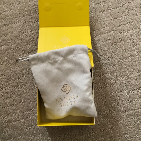 New Kendra Scott Necklace - Picture 3 of 6